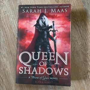 Queen of Shadows by Sarah J. Maas - Red & Black Cover